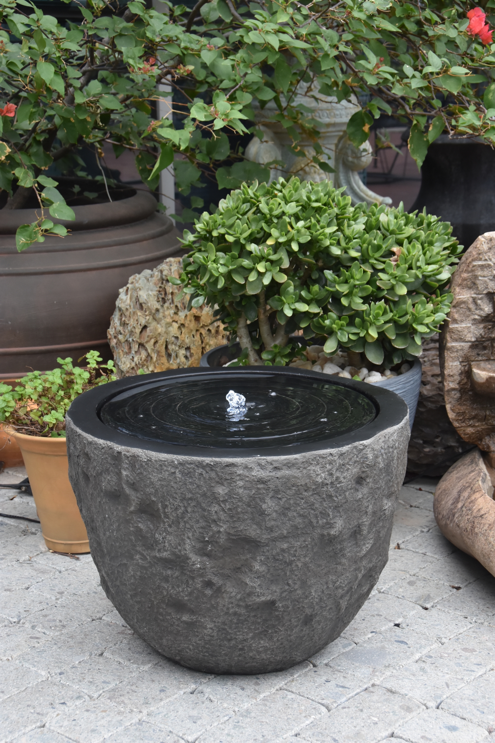 Gardenforma Wasserspiel Curitiba grau, Polyresin inkl. Pumpe und LED-Beleuchtung