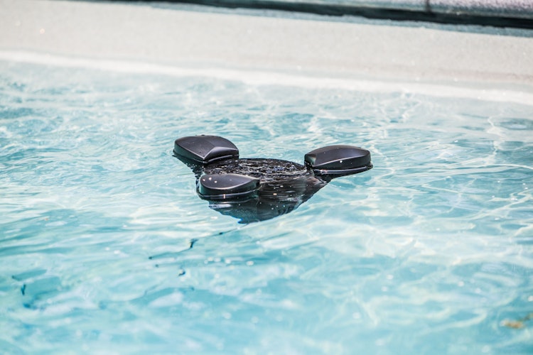 Heissner Schwimm-Skimmer Niedervolt für Pool und Teich, 1500 l/h (F545-NV)