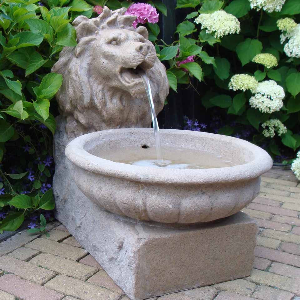Ubbink Wasserspiel Basel mit Löwenkopf
